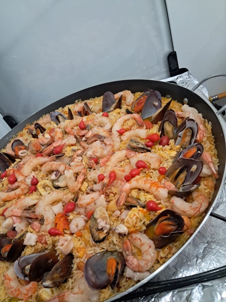 Preparação artesanal de cortes nobres na parrilla